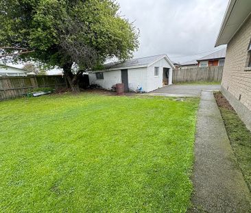 A home with walking distance to mall and schools. - Photo 1