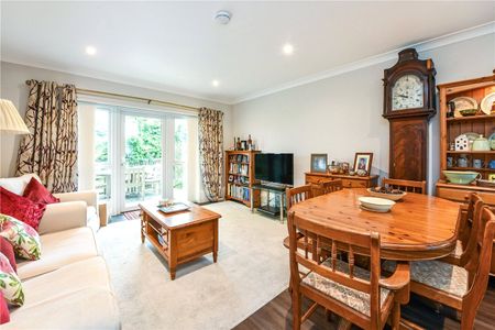 Blenheim Court, Farnham Road, Liss, Hampshire, GU33 - Photo 5