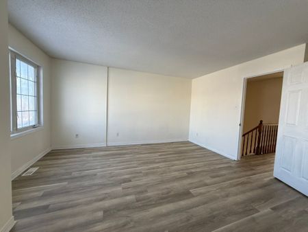 For Lease - 206 Claridge Drive, Barrhaven, Ontario - Photo 3