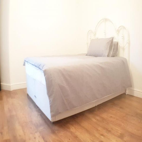 4 bedroom flat to rent - Photo 1