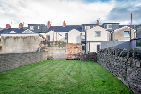 Premium five bedroom property on Coburn Street - Photo 4