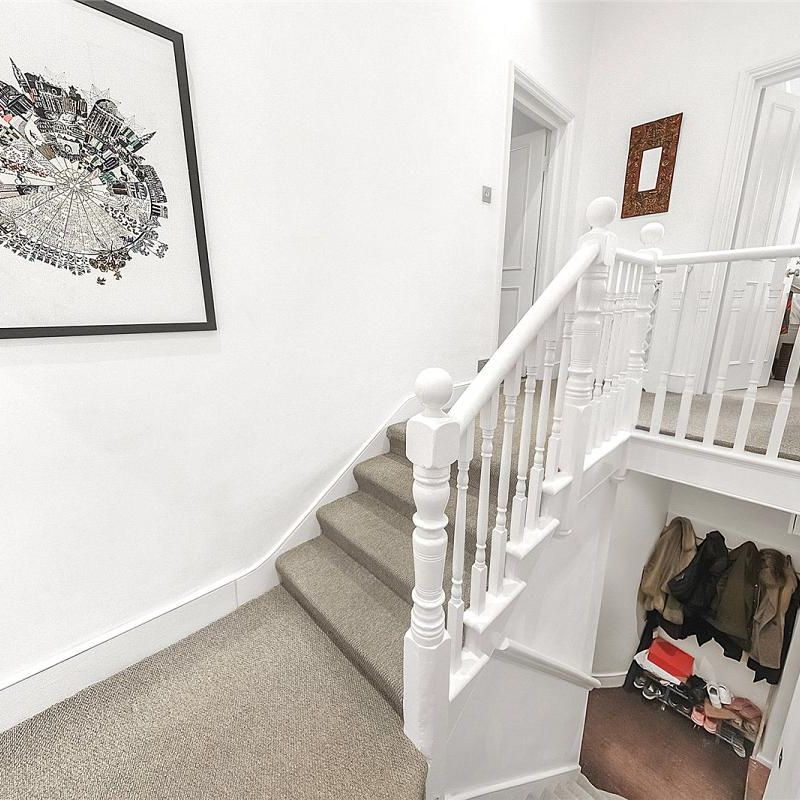 2 bedroom flat in London - Photo 1