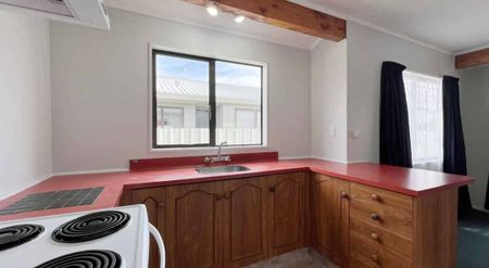 Nawton's Family Home - Photo 4