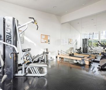 Spacious, Bright and Perfectly Positioned Apartment! - Photo 4