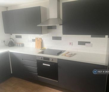 2 bedroom flat to rent - Photo 5