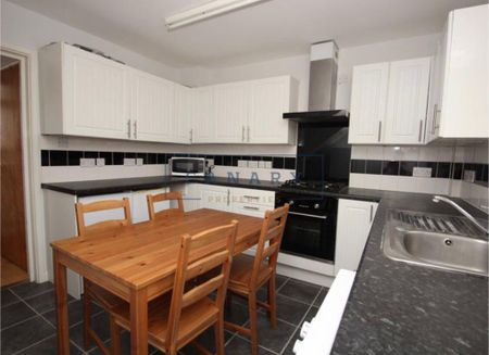 4 bedroom terraced house to rent - Photo 4