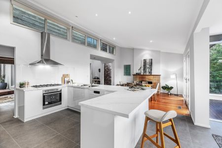 30 Valias Street, North Warrandyte - Photo 2