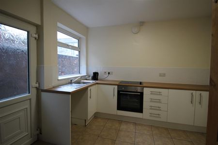 3 Bedroom Terraced House for Rent - Photo 2