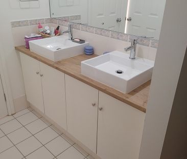 5-bedroom shared house / townhouse, Ronda Ave - Photo 6