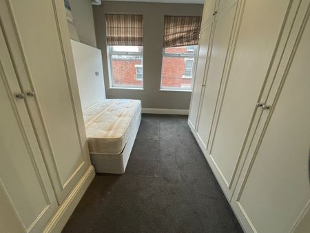 Room in a Shared House, High Road, NW10 - Photo 2