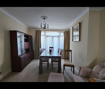 3 Bed Semi-Detached House, Sandringham Gardens, N12 - Photo 5