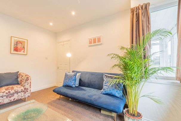 3 bedroom semi-detached house to rent - Photo 1