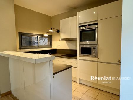 Location Appartement 3 pièces 81m² BORDEAUX 33000 - Photo 2