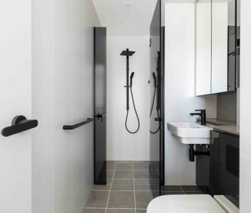 906 / 1a Lawson Square - Photo 2