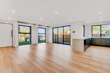 4 Bed, 3 Bath - Photo 2