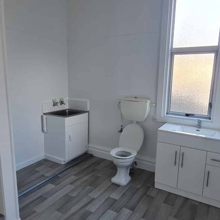 *Recently Renovated In Highfield* - Photo 4