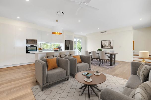Near New Luxury Home in Dutton Park! - Photo 1