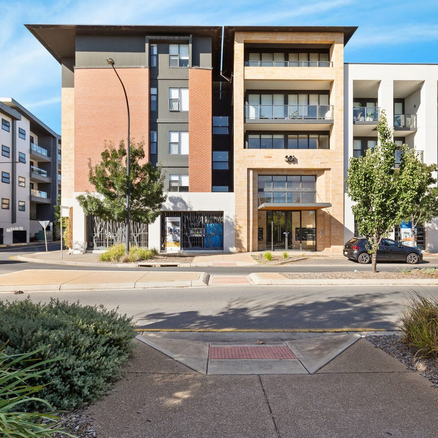 Modern Apartment Living in the Heart of St Clair - Photo 1