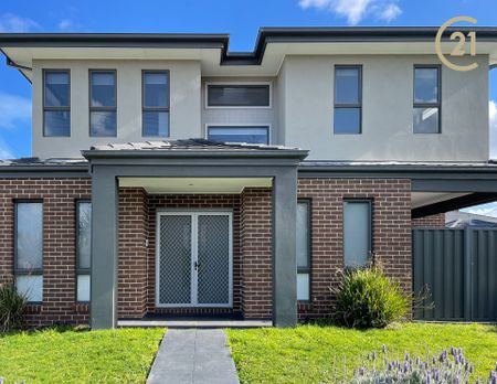 Beautiful, Modern & Spacious Townhouse! - Photo 2