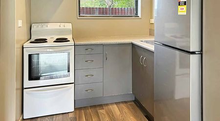 Georgetown- 3 bedrooms - Photo 2