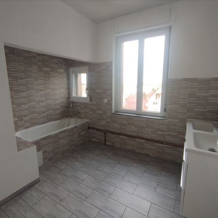 Location Appartement 3 pièces 83m² - Photo 3