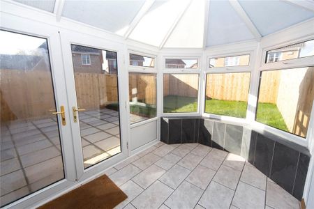 3 bedroom semi-detached house to rent - Photo 2