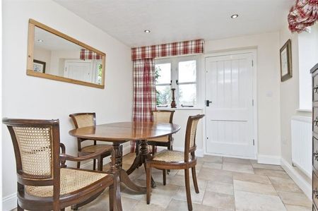 3 bedroom detached house to rent - Photo 2