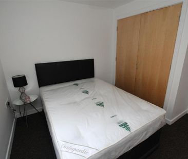 2 bedroom flat to rent - Photo 4