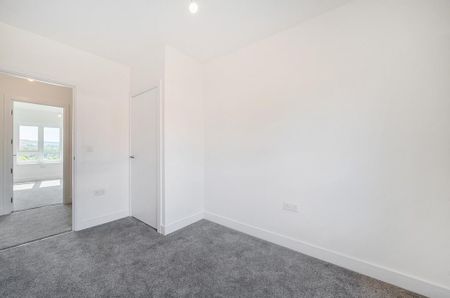 4 bedroom detached house to rent - Photo 2