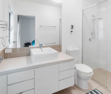 COMPLEX LIVING!!! Amazing Three (3) bedroom Townhouse in the Paddin... - Photo 6