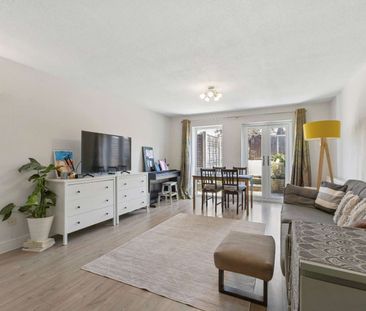 A well presented, semi detached modern home with parking and privat... - Photo 1