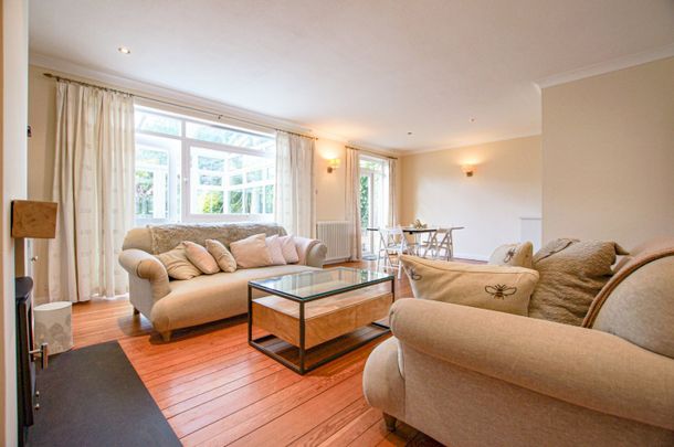 Situated in the highly sought-after coastal village of Bosham, West Sussex, this charming three-bedroom semi-detached house offers a welcoming blend of comfort and practicality - Photo 1