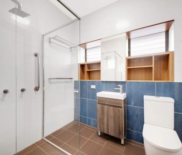 Duplex Sized, Renovated Ground Floor Apartment - Photo 5