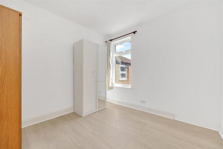 4 bedroom terraced house to rent - Photo 5