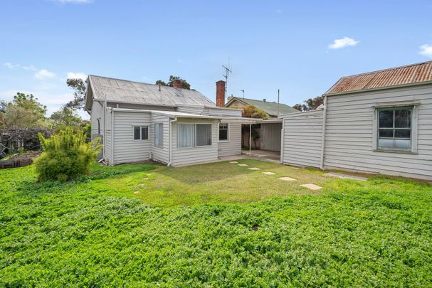 Charming 3 bedroom Victorian Home in Central Location - Photo 1