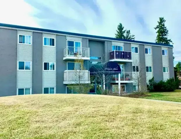 Renovated 1 Bedroom Suite Available! | 9560 163 Street Northwest, Edmonton - Photo 1