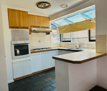 Low-Maintenance Living with Double Garage, Workshop & Outdoor Enter... - Photo 3