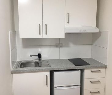1 Bed Flat, Northbrook Road, IG1 - Photo 2