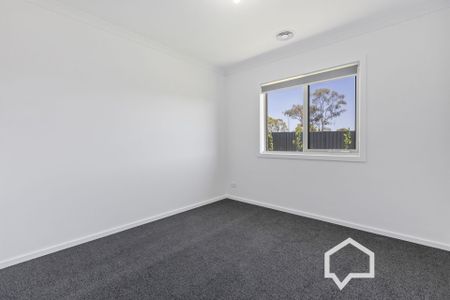 8 Frogmouth Avenue Strathfieldsaye VIC - Photo 3