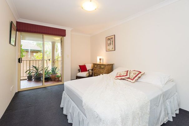 Tranquil Top-Floor Apartment with Leafy Outlook - Photo 1