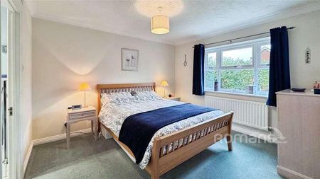 Verge Walk, Aldershot, Hampshire, GU11 - Photo 3