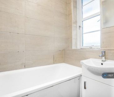 1 bedroom in a flat share to rent - Photo 6