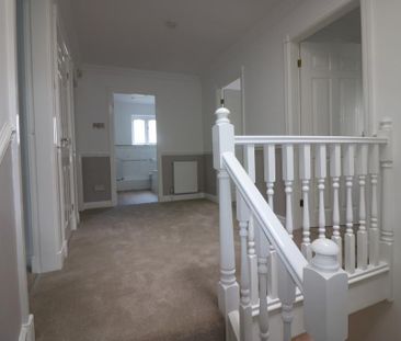 4 bedroom detached house to rent - Photo 2