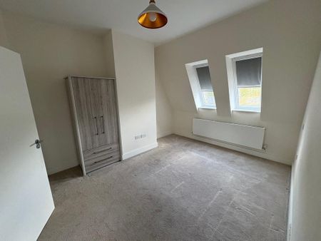 3 bedroom flat to rent - Photo 4