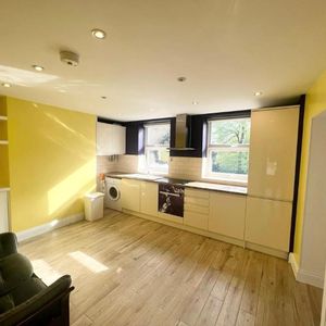 2 Bed Flat, Lewisham Way, SE14 - Photo 2