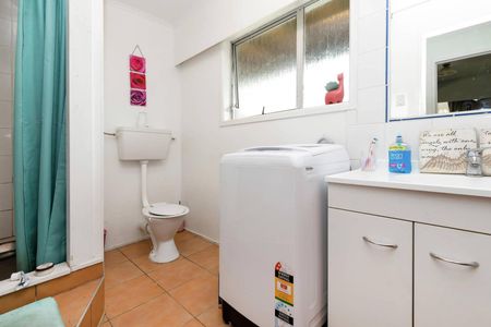 Self contained One bedroom flat in Howick - Photo 5