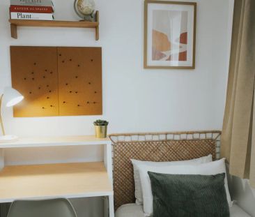 Room in a shared 4-bedroom apartment for rent in El Gòtic. - Photo 3