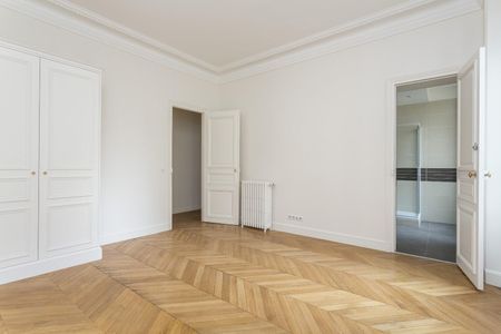 location Appartement T4 DE 138.8m² À PARIS - Photo 3