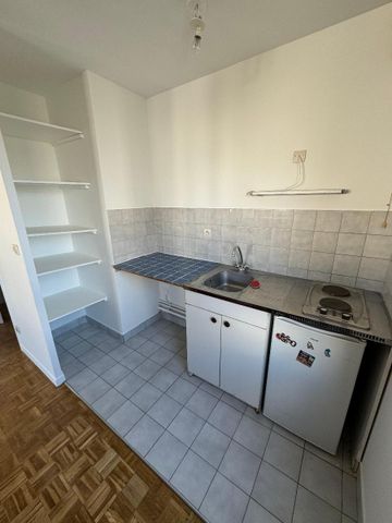 Location Appartement 1 pièce 35m² LYON 7ème - Photo 4