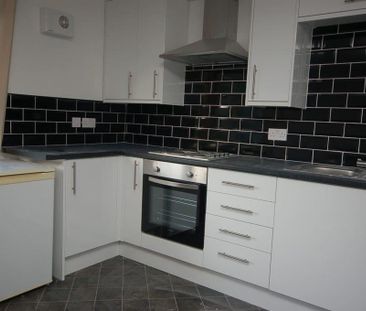 4 bedroom flat share to rent - Photo 4
